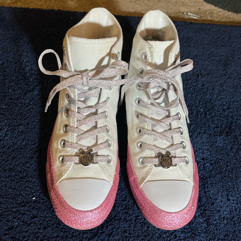 Miley Cyrus Edition Rare Chuck Taylor’s high tops women’s size 8.5